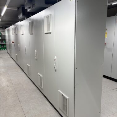 Montagearbeiten an Stahlkonstruktionen und Fördertechnik für eine Industrieanlage der Holzverarbeitung bei Rettenmeier Plößberg.
