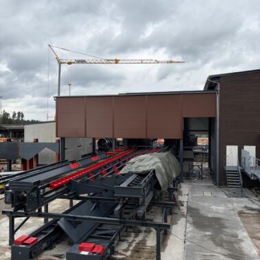 Fördertechnik und Transportanlage für Rundholz im Zuge des Umbaus und der Erweiterung des Rundholzplatzes bei Rettenmeier Plößberg.
